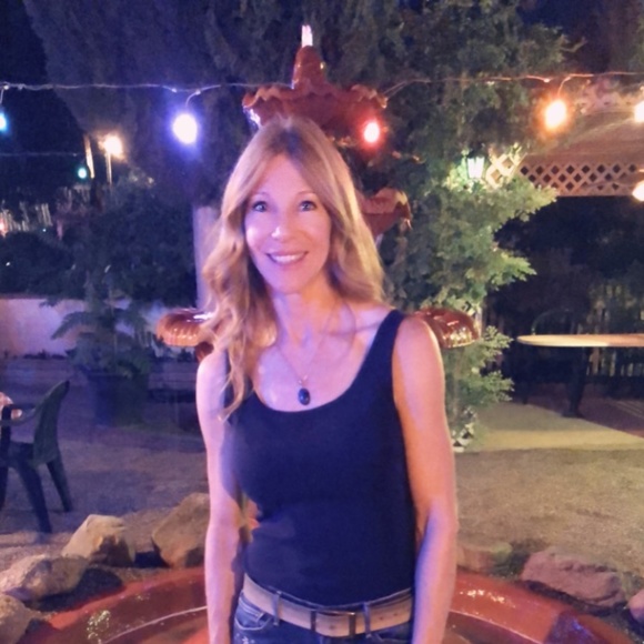 Meet your Posher, Dee dee - Picture 1 of 4